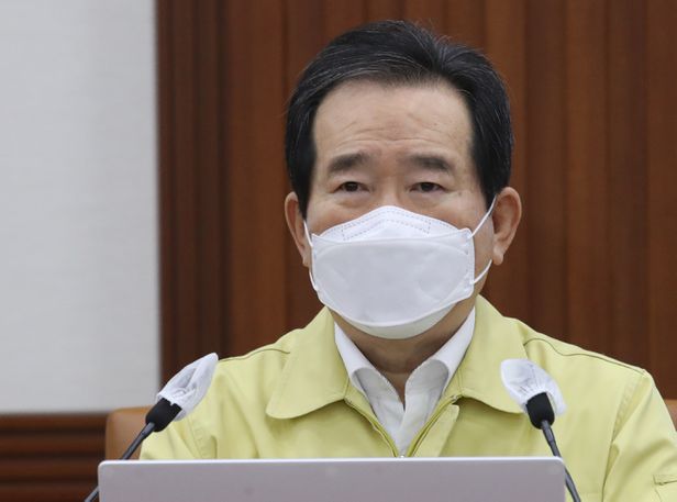 정세균 국무총리가 3일 오전 정부서울청사에서 열린 코로나19 중앙재난안전대책본부 회의에 참석해 발언하고 있다./뉴시스
