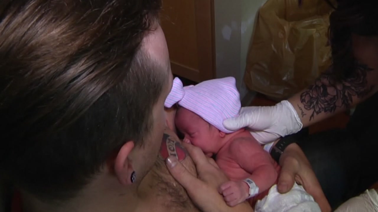 dad breastfeeds