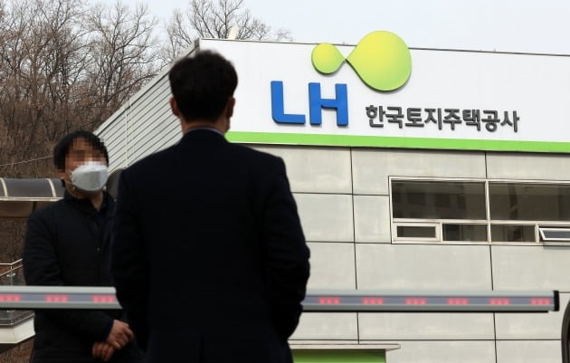 LH직원 집서 토지 개발지도 나왔다…경찰 투기 관련성 분석 | 한경닷컴