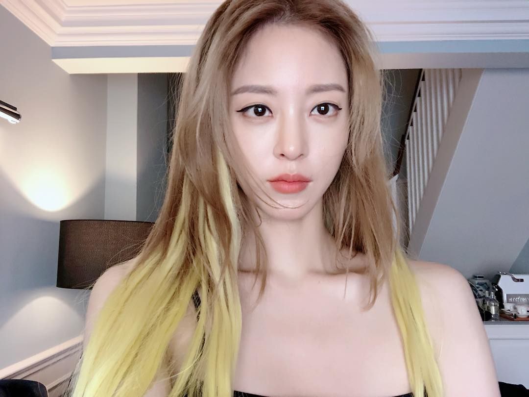 한예슬 인스타그램 : 네모판