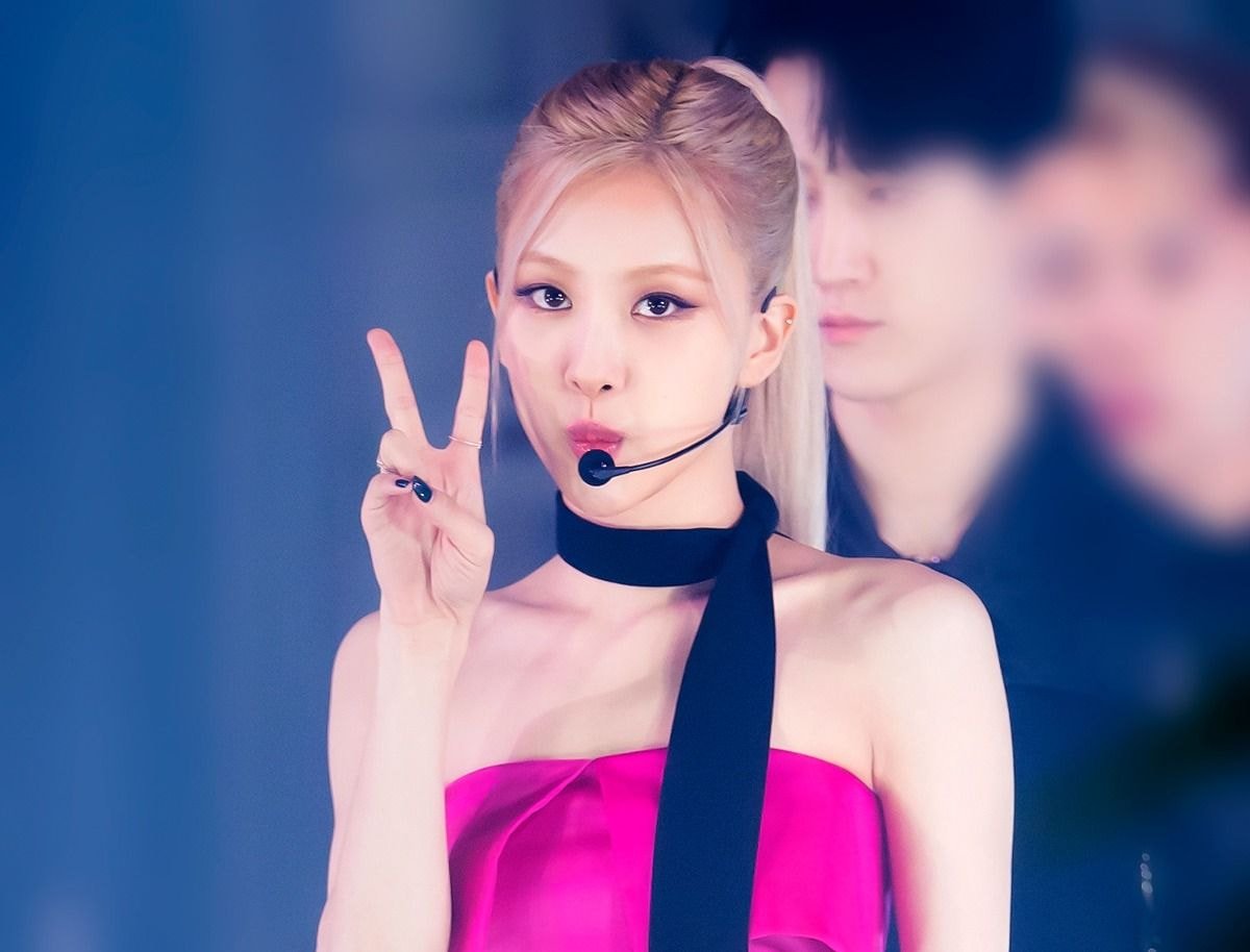 사람 2명의 이미지일 수 있음