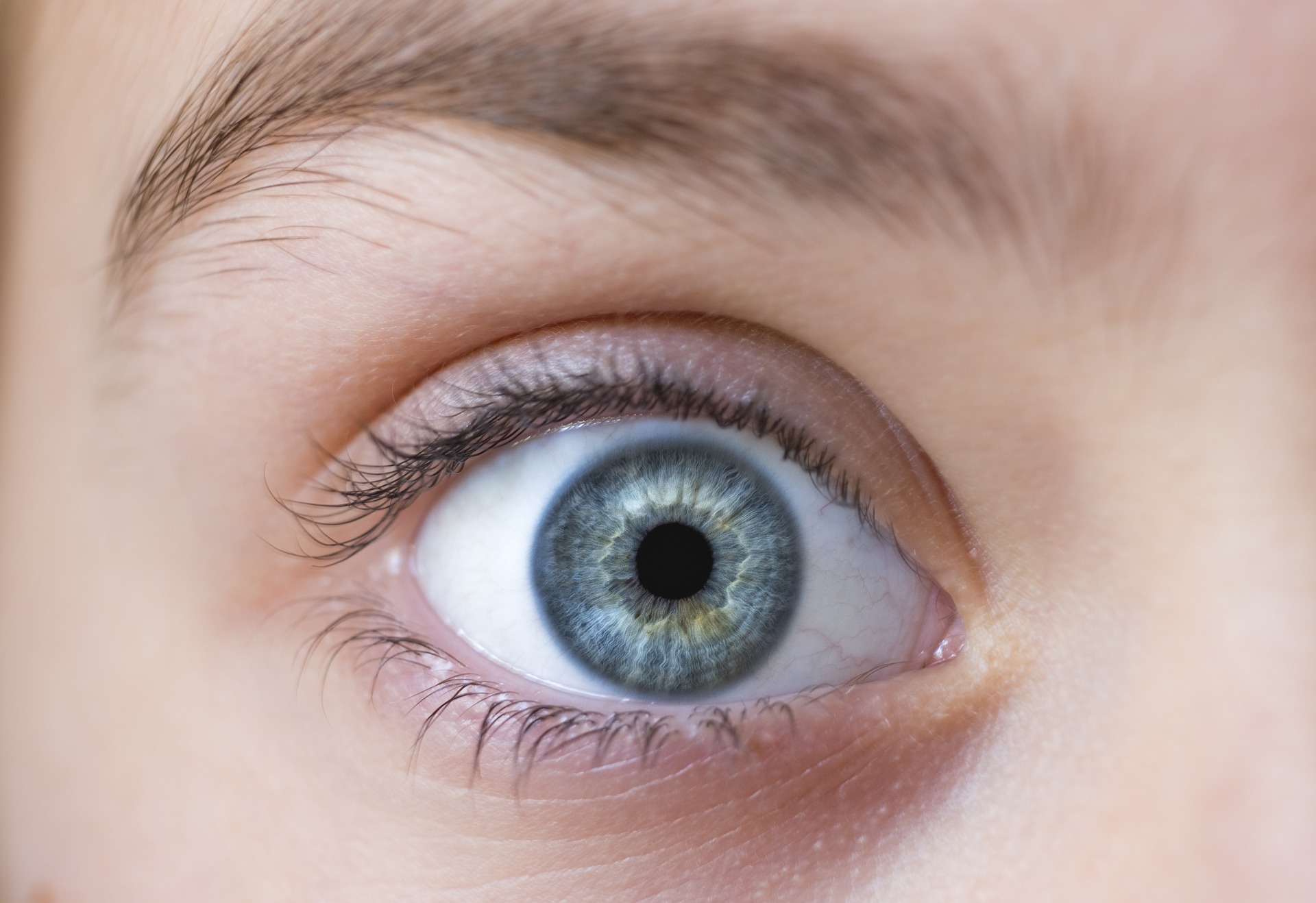 크고 또렷한 눈 위해 여름방학 쌍꺼풀 수술↑...재수술 하지 않으려면 < 뷰티/패션 < 기사본문 - fn아이포커스