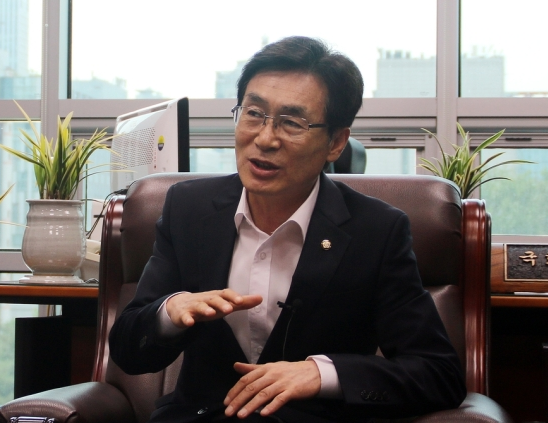 이장섭 국회의원 “노영민 전 실장, 충북지사 선거 출마할 수 밖에 없을 것” < 지방사 인터뷰 < BBS 인터뷰 < 기사본문 - BBS  NEWS