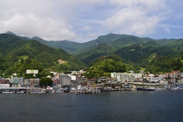 북한 영해서 태극기 달고 조업한 어선…중국 배였다 | 한경닷컴