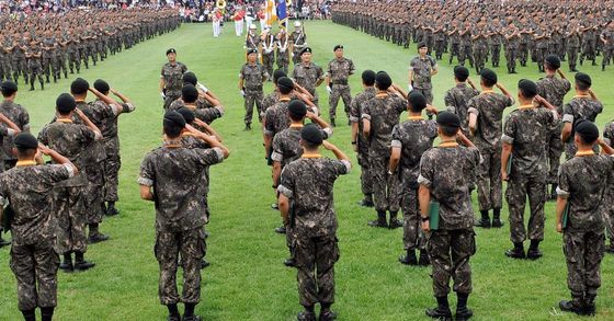 9년 전 군대서 죽은 아들 월급 돌려달라는 국방부 - 중앙일보