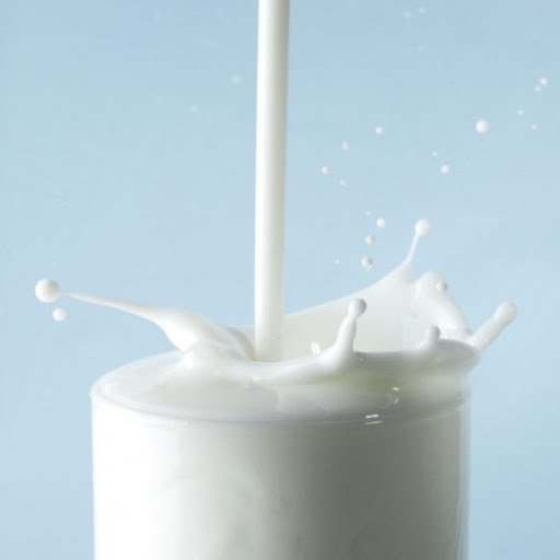 우유, 칼슘 섭취 위한 필수 식품 아냐" - 코메디닷컴