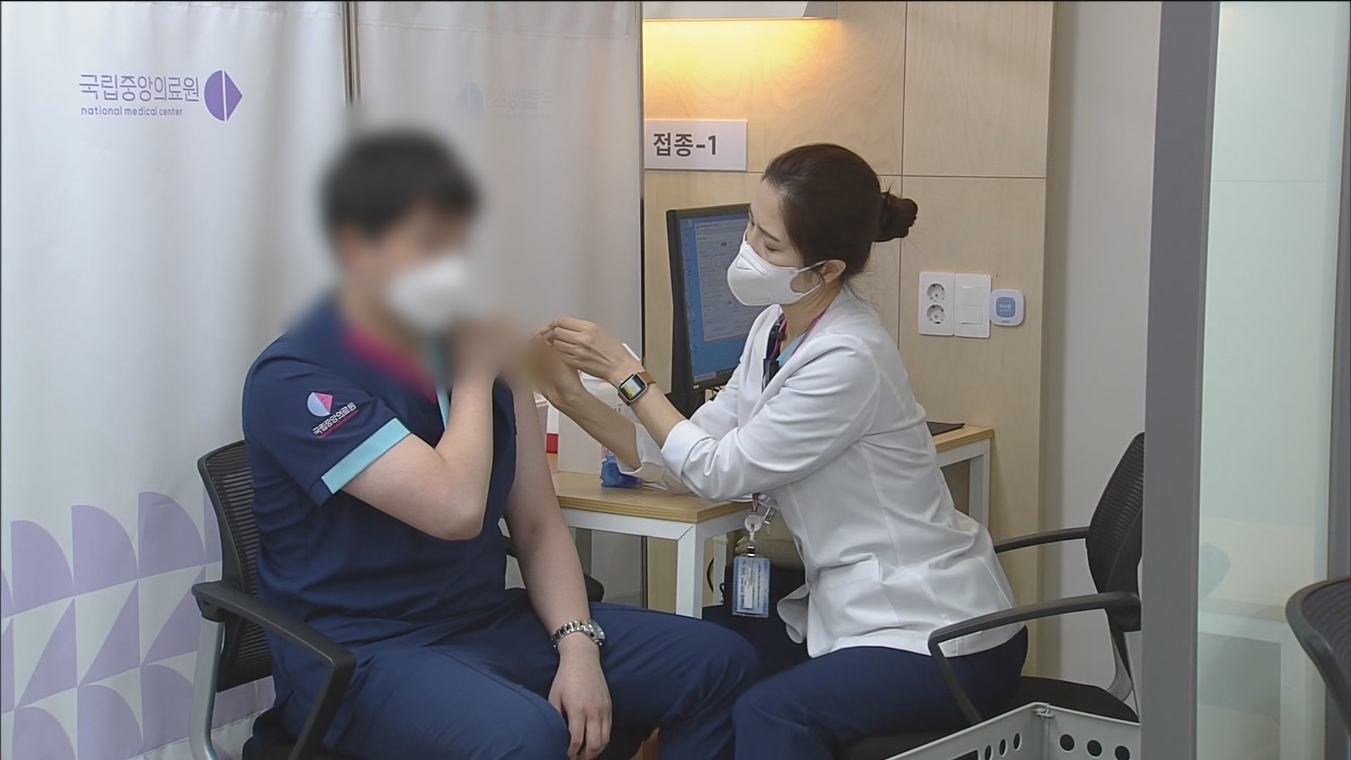 화이자 백신 접종 시작…"백신 맞으니 든든" | 연합뉴스