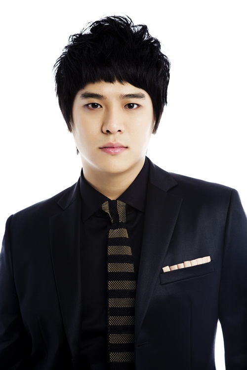 김용준, 30대男 폭행 혐의로 검찰 송치…CCTV서 김용준 발 드는 모습 포착 < 음악 < 연예 < 기사본문 - 중부일보 - 경기·인천의 든든한 친구