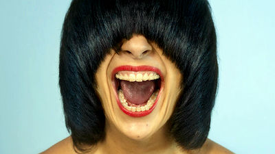 なぜ「笑顔」が人に恐怖を与えるのか？ - GIGAZINE