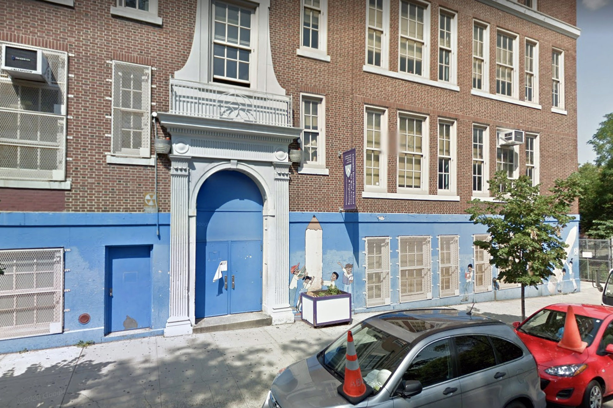 NYC teacher caught sucking topless man