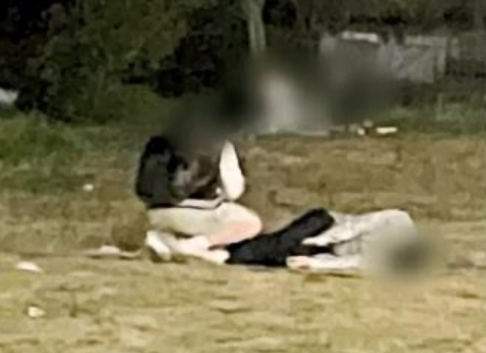 손정민씨는 누워있었고 친구는 인근을 서성였다" 목격자 촬영 사진 나와 - 매일경제
