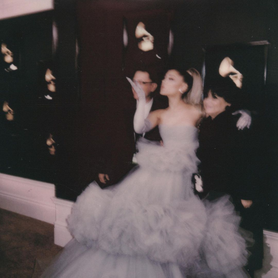 사람 1명, 서 있는 사람의 이미지일 수 있음