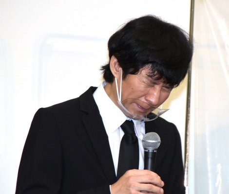 アンジャ渡部建が謝罪会見 100分間の集中砲火… 「バカなことをした」と繰り返す | ORICON NEWS