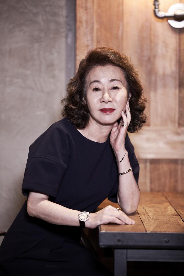 전세계 영화팬이 &#39;데뷔 56년차&#39; 윤여정에게 푹 빠진 이유 - 아주경제