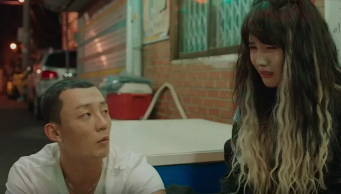 딴 여자랑 소개팅했다고 삐친 여사친 양혜지에 '찐키스'로 마음 전한 '알고있지만' 김민귀 (영상) - 인사이트