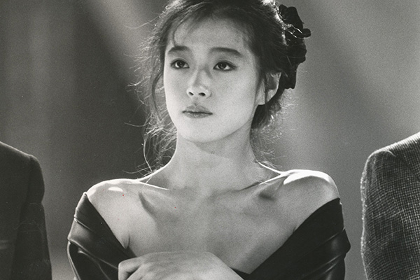 秘蔵写真あり】聖子の対極 中森明菜の“不良っぽさ”の魅力 | 女性自身