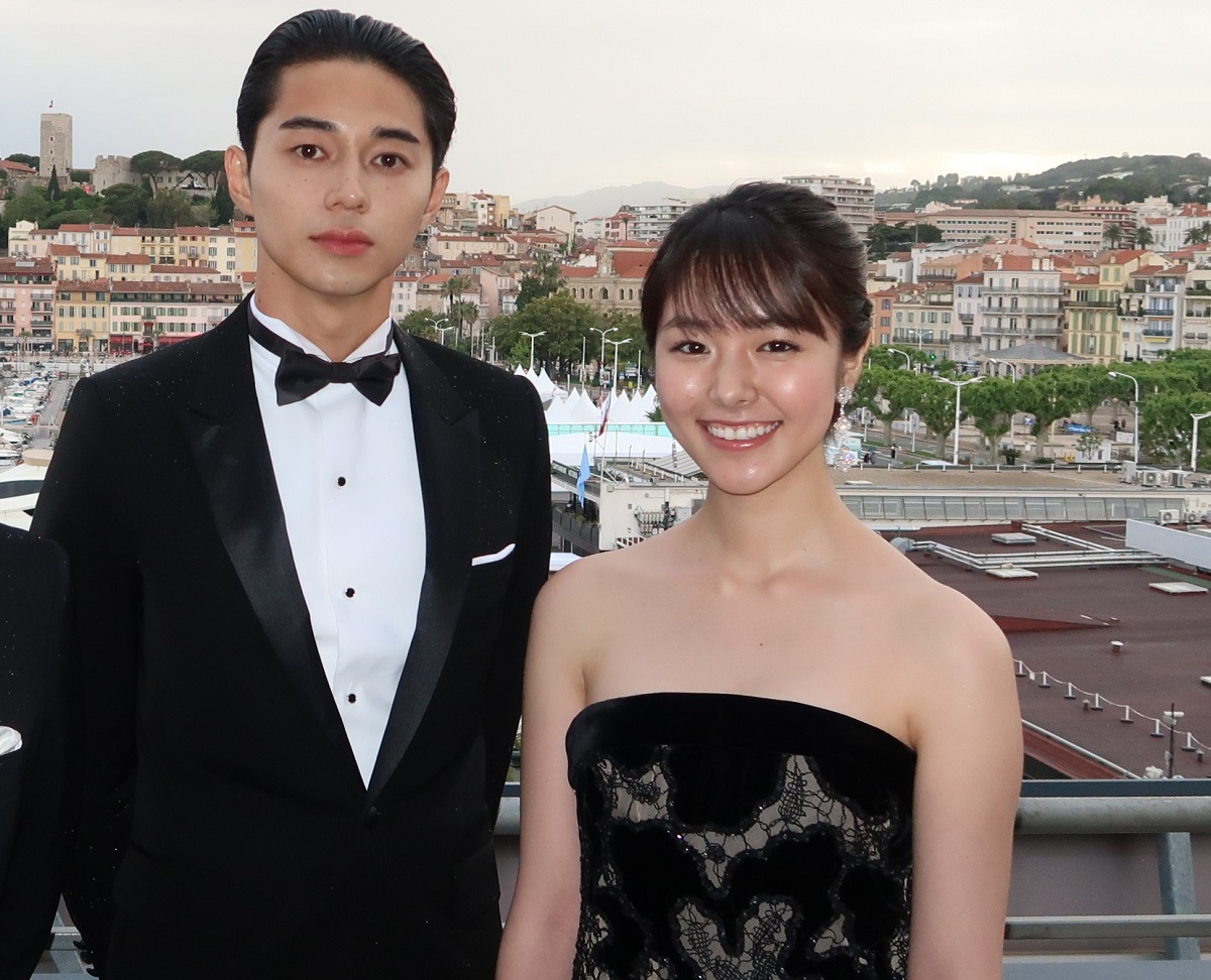 히가시데 마사히로(東出昌大), 불륜 그 후의 이야기> 히가시데는 '새로운 동거인'과 생활 중, 카라타 에리카(唐田えりか)는 '어두운 밤길을 걷는 것 같다', 그리고 안(杏)은…