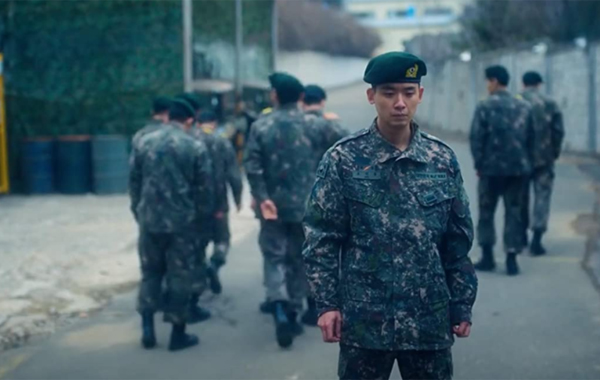 D.P.'라는 역작의 탄생을 보니 방관했던 뒤통수가 얼얼하다 < 드라마 < 엔터테인먼트 < 기사본문 - 엔터미디어