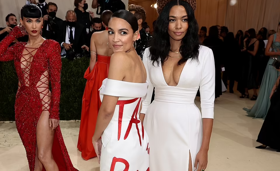 Alexandria Ocasio Cortez Wore A Borrowed Dress At The Met Gala 2021 But ...