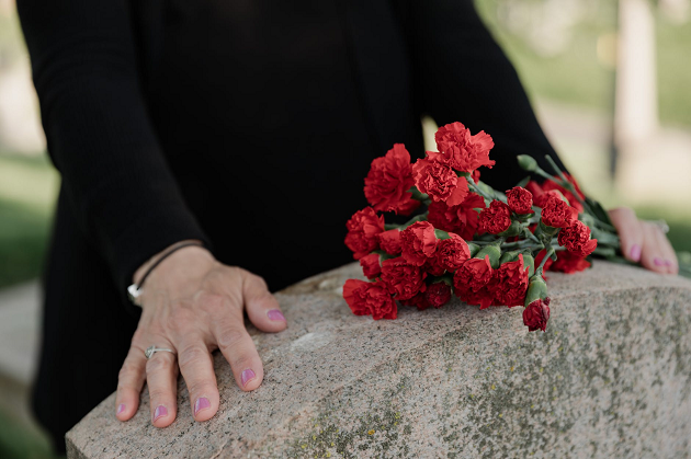 Son Reveals His Mother Had 'ADULTERER' Carved Onto Husband's Gravestone ...