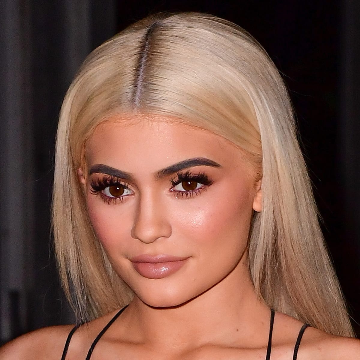 Kylie Jenner - Age, Cosmetics & Daughter - Biography
