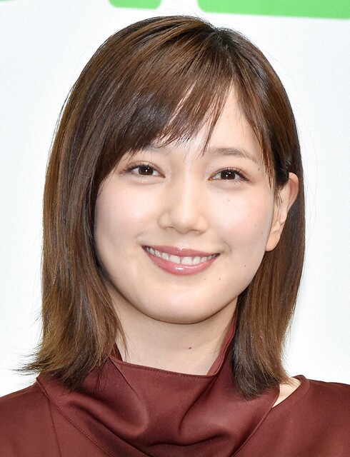 本田翼 大きめ白シャツ姿でおにぎりを頬張るショットに「癒されました」「履いてますか?」「最高」の声(スポニチアネックス) - Yahoo!ニュース