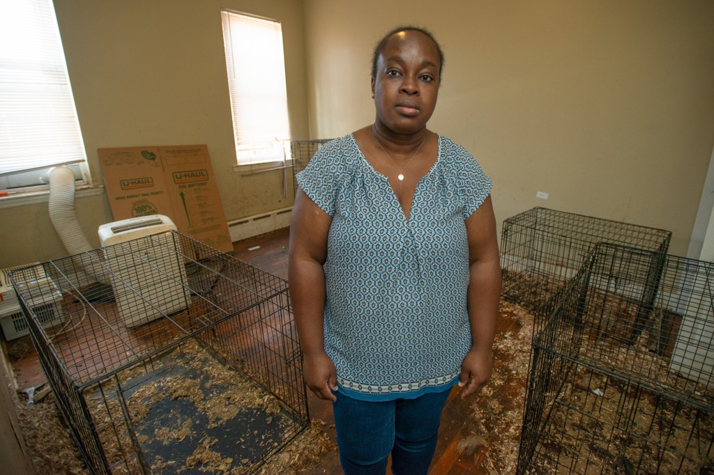 211002_ nypostinhouse, Kennisha Gilbert in one of the kennel rooms of 649 East 94th Street, Brooklyn, NY , Photo Credit J.C. Rice