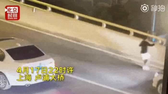 차에서 부모에게 꾸중 듣다가 뛰쳐나가 뛰어내린 학생