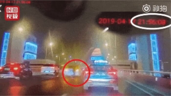 차에서 부모에게 꾸중 듣다가 뛰쳐나가 뛰어내린 학생