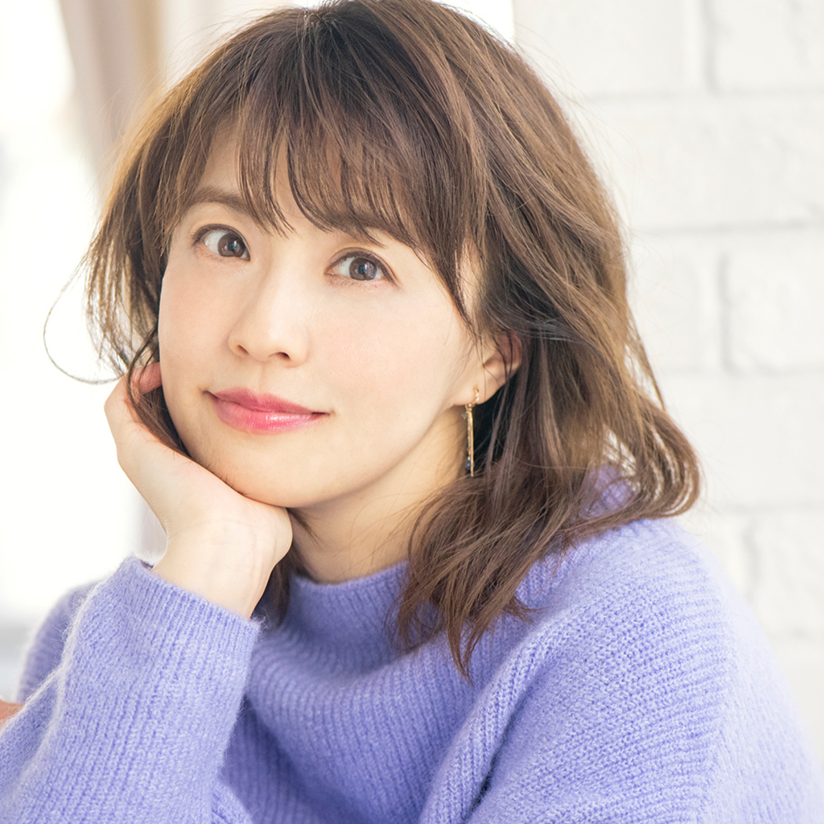 小林麻耶さん「メイクの色を変えるだけ」で簡単にアカ抜け顔に | 小林麻耶のほっと、ひと息 | mi-mollet(ミモレ) | 明日の私へ、小さな一歩!(1/2)