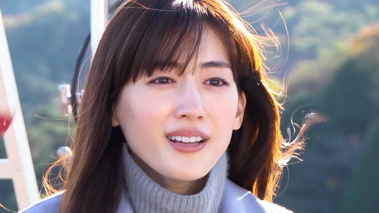 綾瀬はるか、寒々シーンなのに…撮影が楽しくなり過ぎてNG!? からだ巡茶モイスティア新CM&メイキング - YouTube