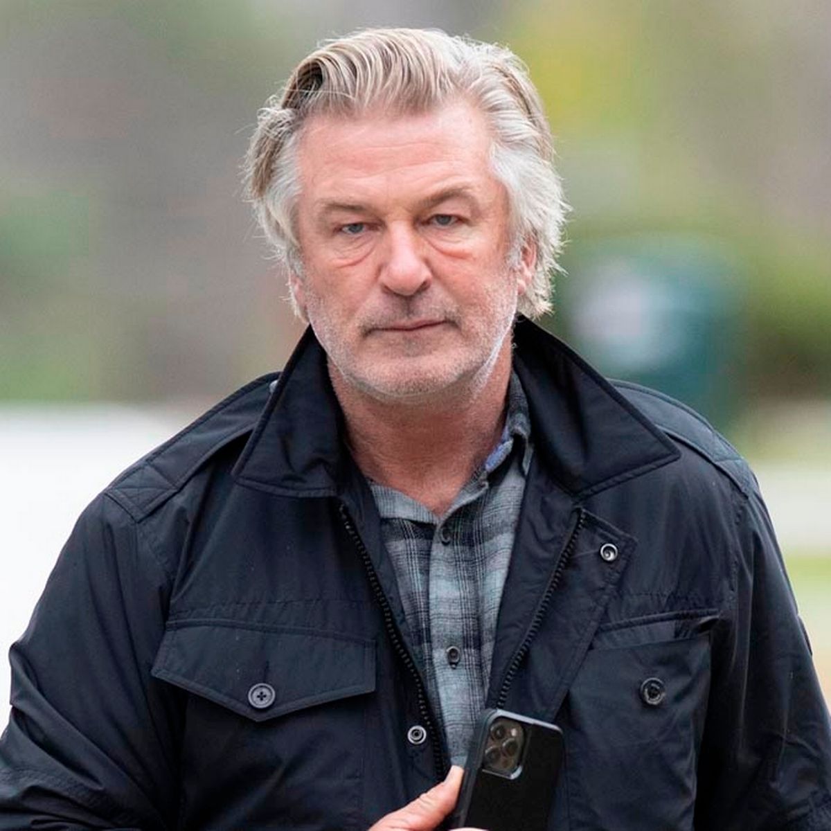 Alec Baldwin & Wife SLAMMED As 'Insensitive' After Posing With Kids For ...