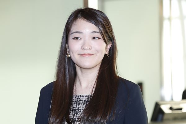 眞子さま 結婚後も国から永久雇用!皇女で年収600万円の試算 | 女性自身