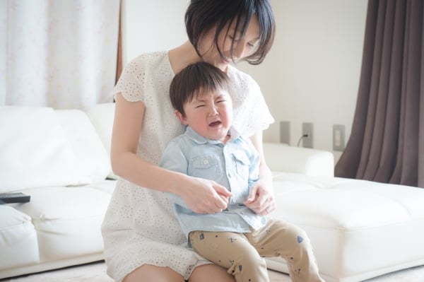 1人で子どもの世話をする「ワンオペ育児」。ママ同士の「大変さ比べ」をしてもしょうがない | ママスタセレクト