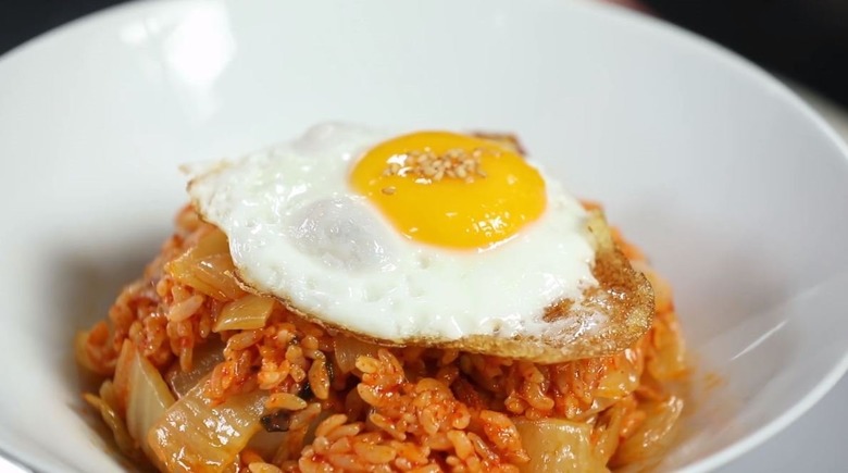 자취생 밥상의 진리! 김치볶음밥 레시피 : ZUM 허브