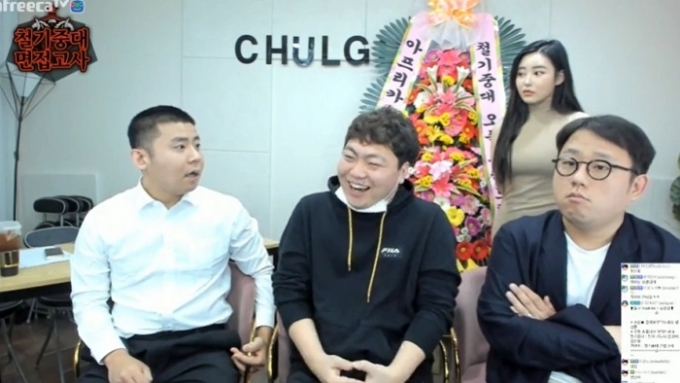 BJ 철구, 모델 출신 비서에 &quot;비키니쇼 가능? 너 원래 벗는 애&quot;…논란 - 머니투데이