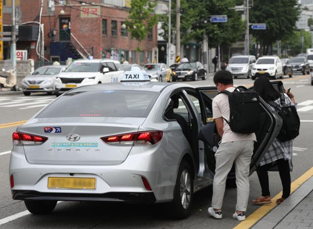 18시 이후 귀가 택시는 3인 이상 가능?…혼선 빚는 방역수칙