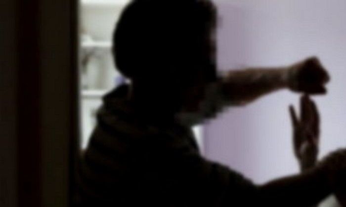 도쿄에서 일본인 여성에게 멱살 잡힌 채 폭행당한 한국 여고생 - 인사이트