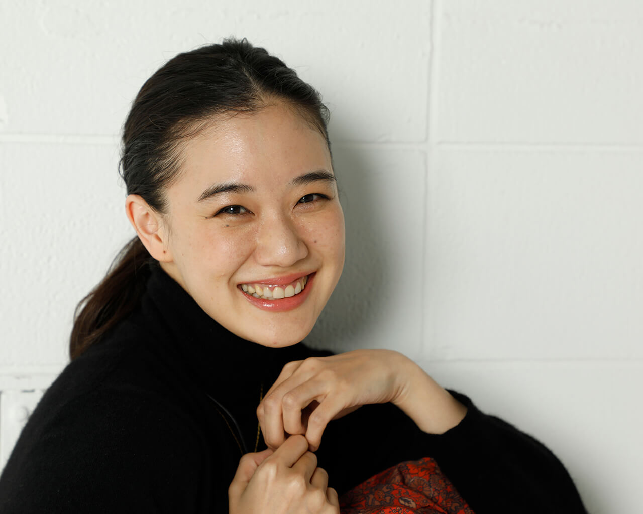 蒼井優さん「2人は日々いろんなものを抱え、こぼして生きている」/映画『ロマンスドール』 - LEE