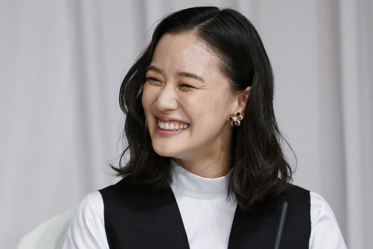 蒼井優が高校3年間で男子との会話を封印した訳とは? | QUIZ JAPAN