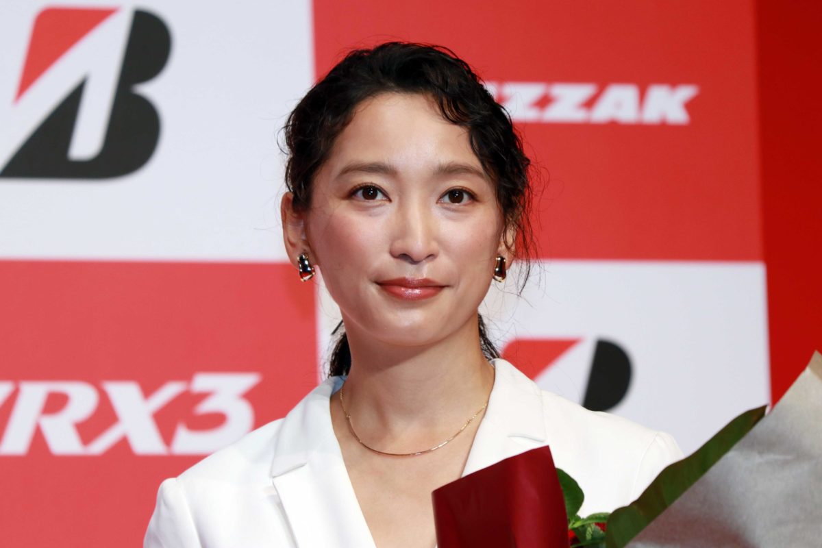 杏、真っ白コーデでイベントに登場 芸能生活20周年で記憶に残る仕事は… の要約