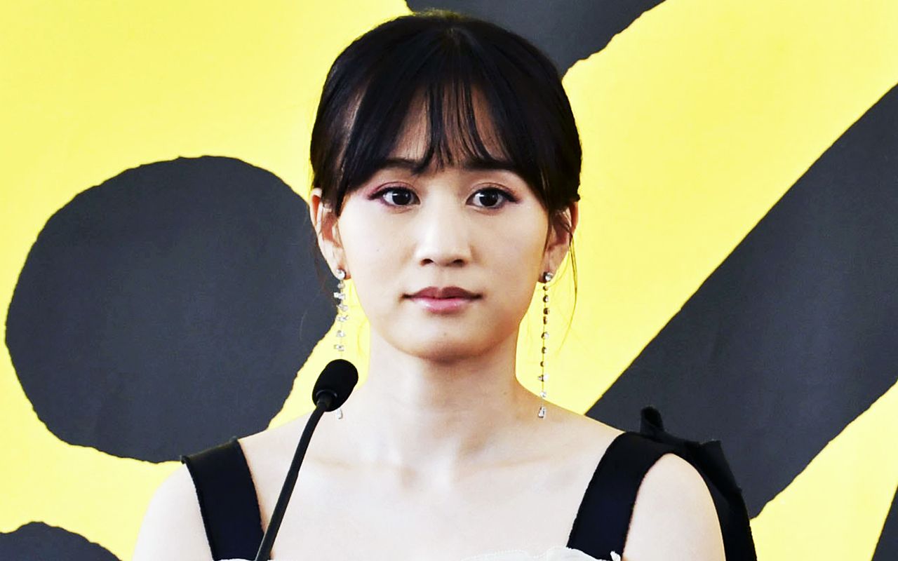 離婚して本当によかった」前田敦子、”不機嫌”から“NGなし”にキャラ変 ヌードを断わって目指す意外な路線 | 文春オンライン