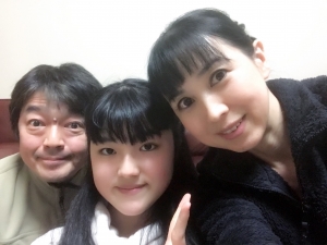 西村知美の娘(咲々)がブサイクで似てないのはなぜ?あごが旦那?障害や病気とあるのは? |