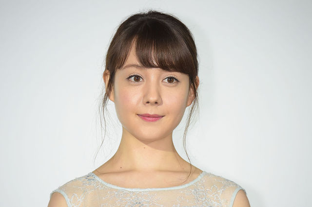 トリンドル玲奈、まさか「ゴージャス&セクシー姿」にファン大反響…「色気出ちゃってる」「素敵です」!(マネー現代 エンタメ班) | マネー現代 | 講談社
