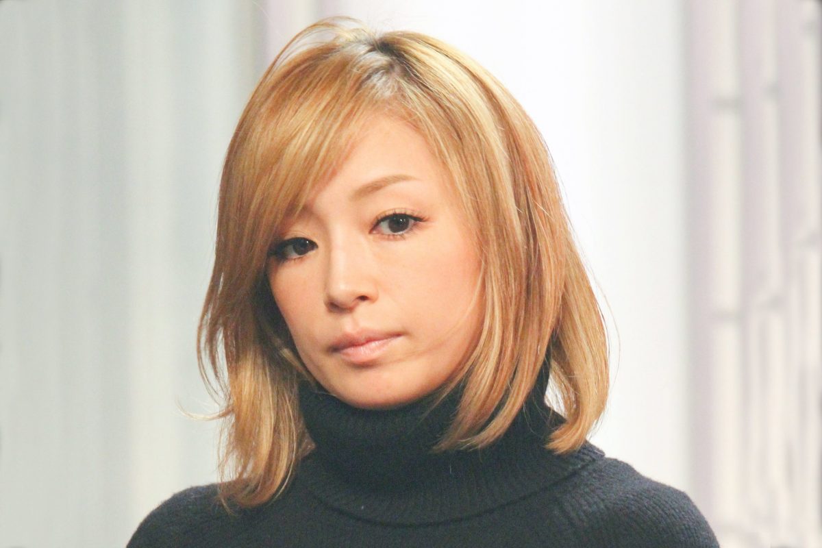 浜崎あゆみ、足首の骨折を報告 突然の負傷に衝撃も…週末の公演は開催 – Sirabee