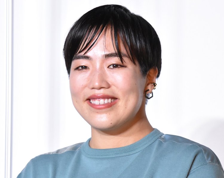 ゆりやんレトリィバァ、9年前と現在の“比較写真”公開 黒髪アナウンサー風の1枚に「垢抜けたね」 | ORICON NEWS