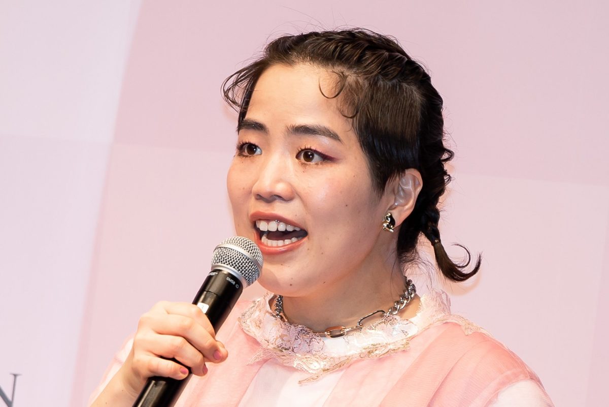 ゆりやんレトリィバァ、「バスト上向くブラ」をラップで表現する荒業に会場から拍手 – Sirabee