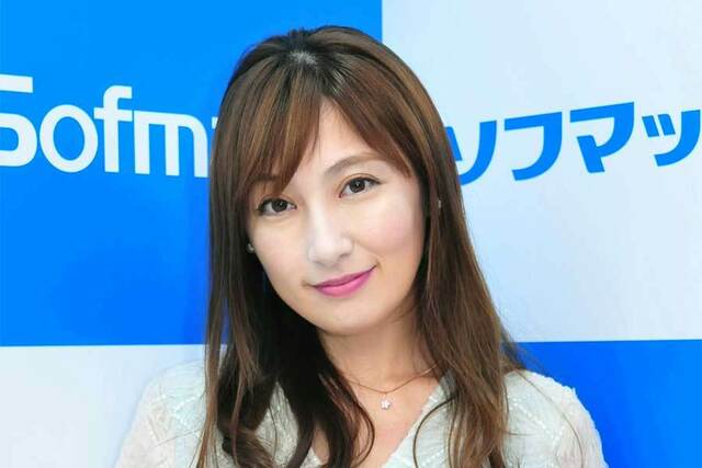 熊田曜子、ミニスカ姿で“ベンチプレス”初挑戦「すげー」「腹筋すごいですよね」の声(ENCOUNT) - Yahoo!ニュース