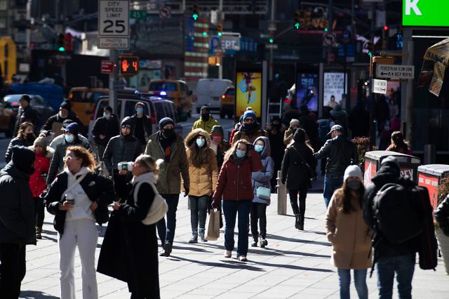 코로나 10만명 시대] 美·英 마스크 벗는데…한국은 거리두기 제자리걸음 | 아주경제