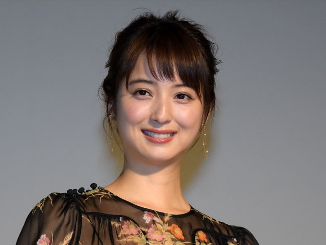 佐々木希、美しすぎる“デコだし”ショット 休憩中のリラックスした姿に反響/2021年9月30日 - エンタメ - ニュース - クランクイン!